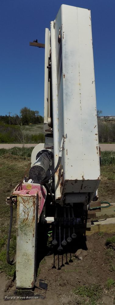 image for item DG2574 National Crane N85 knuckle boom crane