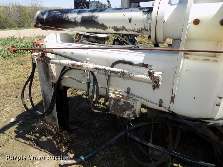 image for item DG2574 National Crane N85 knuckle boom crane