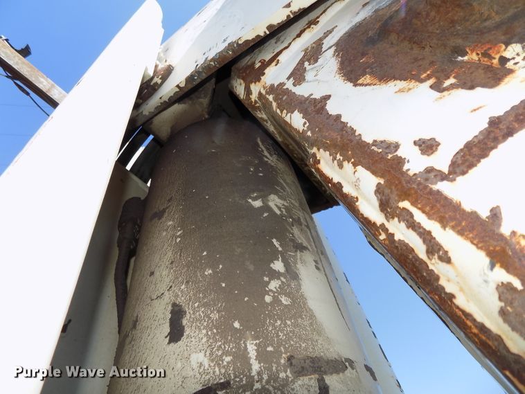 image for item DG2574 National Crane N85 knuckle boom crane