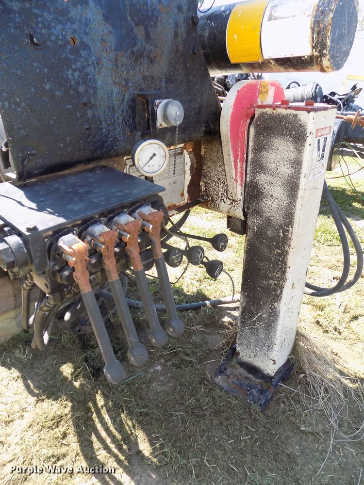 image for item DG2574 National Crane N85 knuckle boom crane