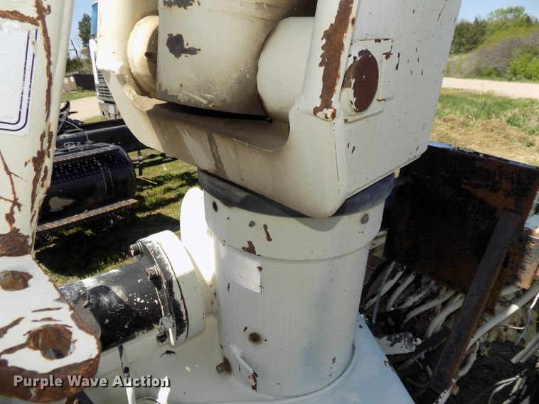 image for item DG2574 National Crane N85 knuckle boom crane