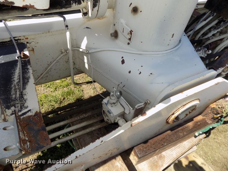 image for item DG2574 National Crane N85 knuckle boom crane