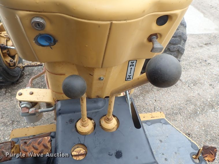 image for item DG3189 Ford 345D  tractor