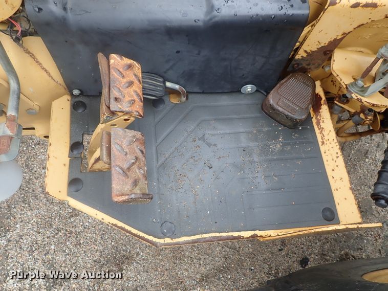 image for item DG3189 Ford 345D  tractor