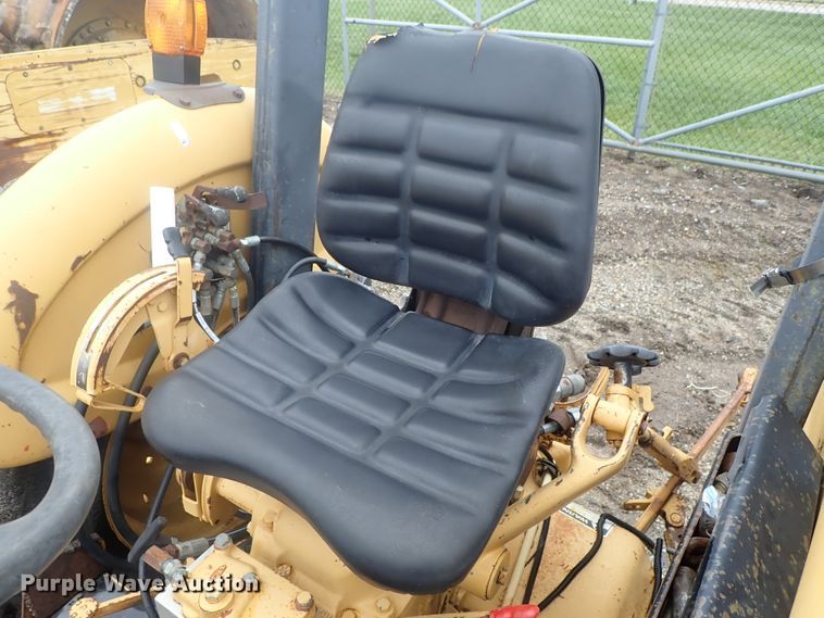 image for item DG3189 Ford 345D  tractor