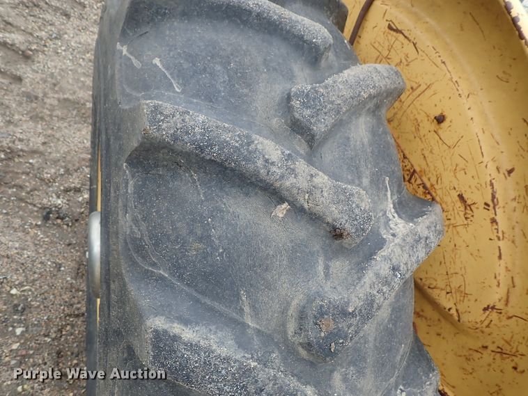 image for item DG3189 Ford 345D  tractor