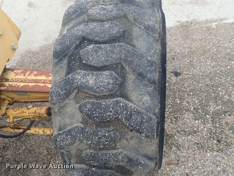 image for item DG3189 Ford 345D  tractor