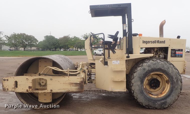 image for item DG3191 1997 Ingersoll Rand SD100D  single drum vibratory roller