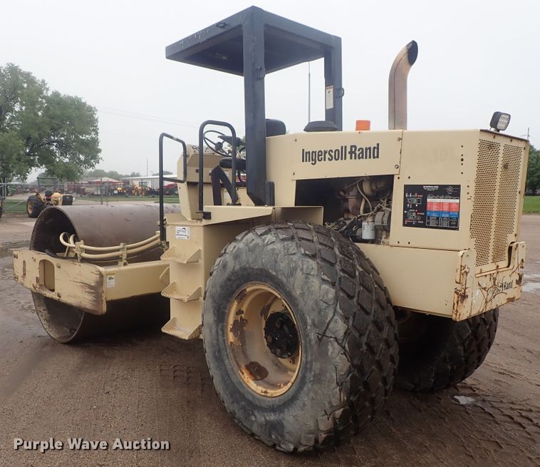 image for item DG3191 1997 Ingersoll Rand SD100D  single drum vibratory roller