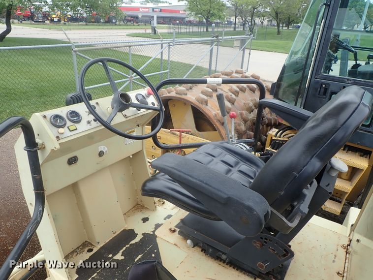 image for item DG3191 1997 Ingersoll Rand SD100D  single drum vibratory roller