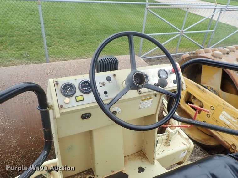 image for item DG3191 1997 Ingersoll Rand SD100D  single drum vibratory roller