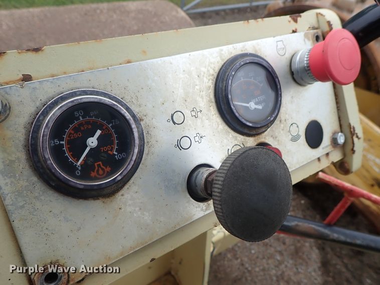 image for item DG3191 1997 Ingersoll Rand SD100D  single drum vibratory roller