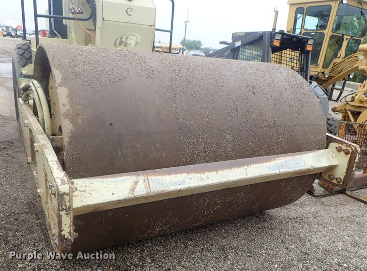 image for item DG3191 1997 Ingersoll Rand SD100D  single drum vibratory roller