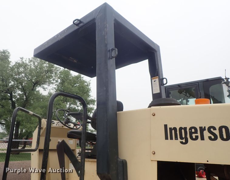 image for item DG3191 1997 Ingersoll Rand SD100D  single drum vibratory roller