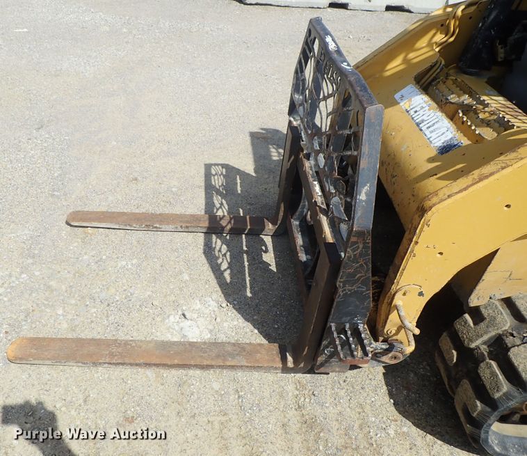 image for item DG3206 2011 Caterpillar 259B3  tracked skid steer loader