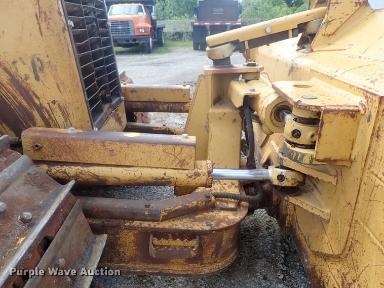image for item DG3211 2004 Caterpillar D5G  crawler dozer