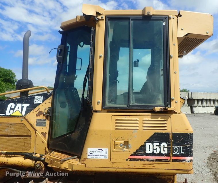 image for item DG3211 2004 Caterpillar D5G  crawler dozer