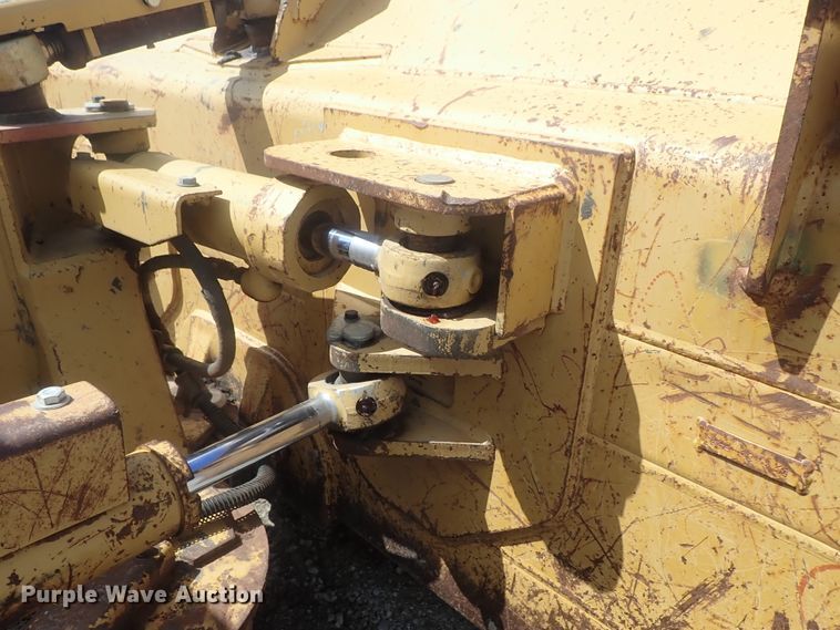 image for item DG3211 2004 Caterpillar D5G  crawler dozer