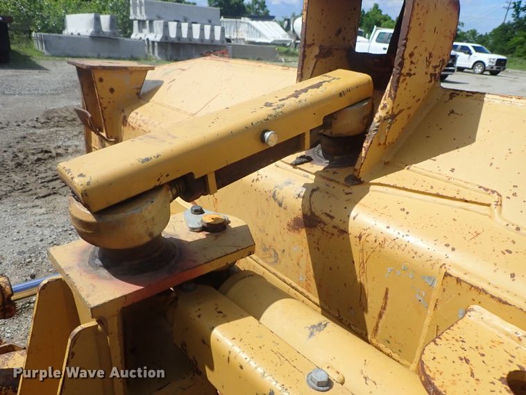 image for item DG3211 2004 Caterpillar D5G  crawler dozer