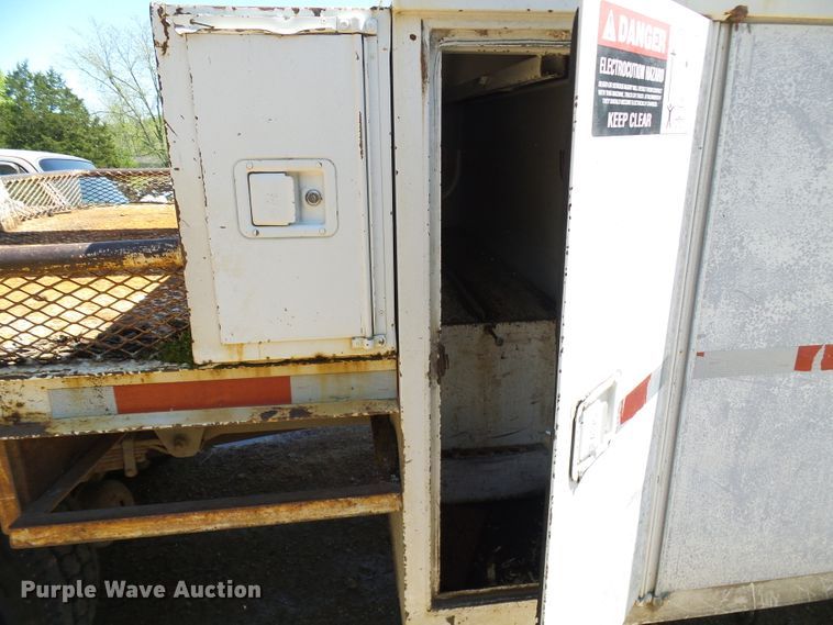 image for item DG5676 1992 Chevrolet Kodiak C6500 forestry bucket truck