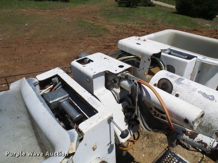 image for item DG5676 1992 Chevrolet Kodiak C6500 forestry bucket truck