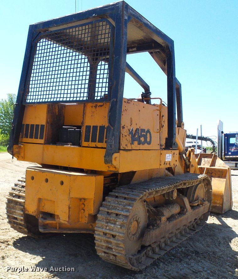 image for item DG5677 1977 Case 1450  crawler loader