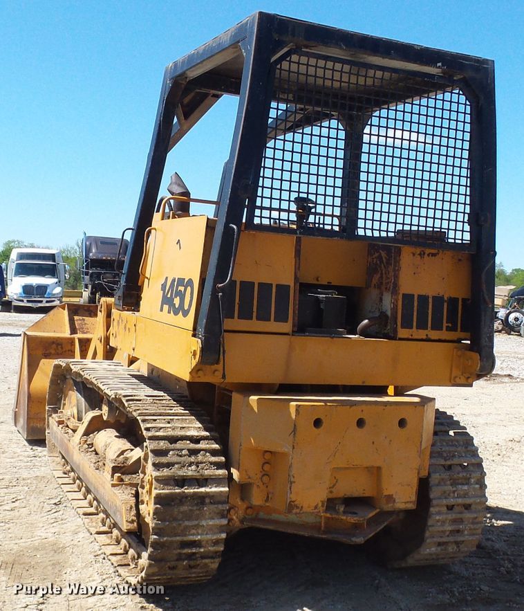 image for item DG5677 1977 Case 1450  crawler loader