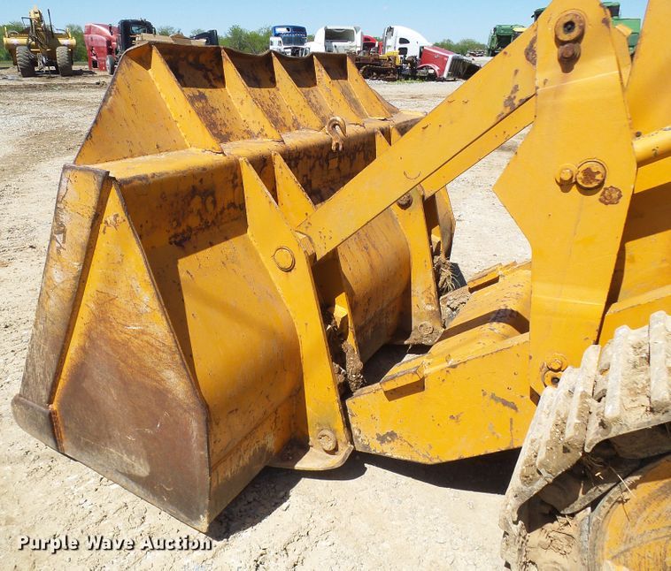image for item DG5677 1977 Case 1450  crawler loader