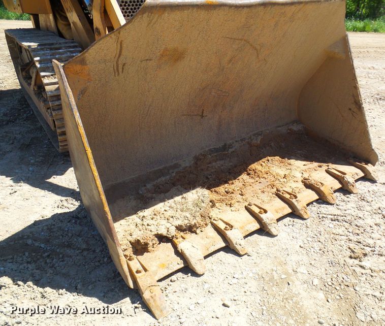 image for item DG5677 1977 Case 1450  crawler loader