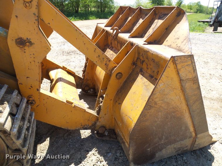 image for item DG5677 1977 Case 1450  crawler loader