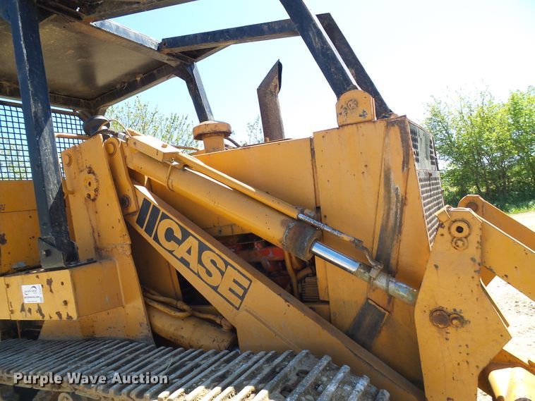image for item DG5677 1977 Case 1450  crawler loader