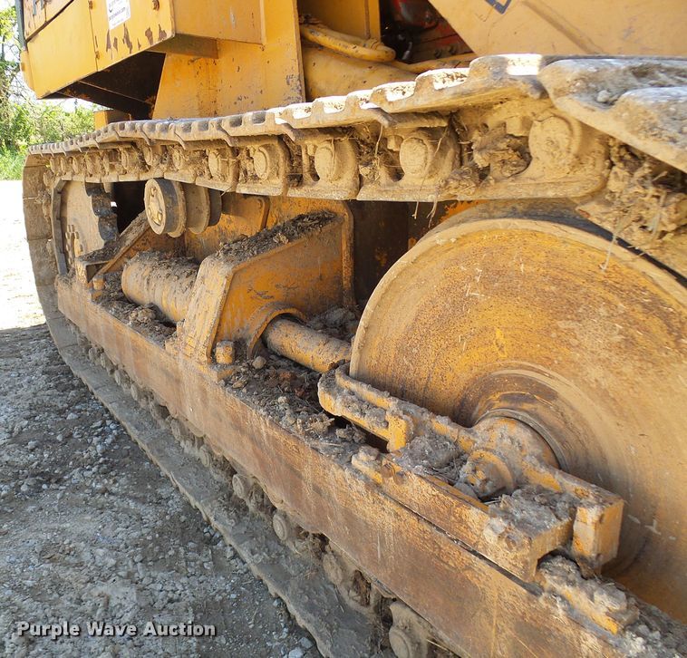 image for item DG5677 1977 Case 1450  crawler loader