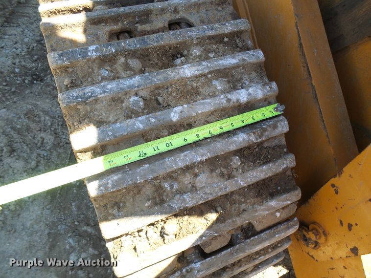 image for item DG5677 1977 Case 1450  crawler loader