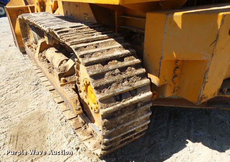 image for item DG5677 1977 Case 1450  crawler loader