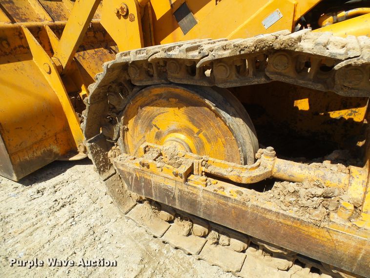 image for item DG5677 1977 Case 1450  crawler loader