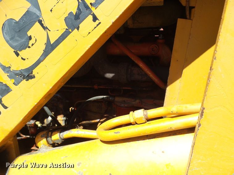 image for item DG5677 1977 Case 1450  crawler loader