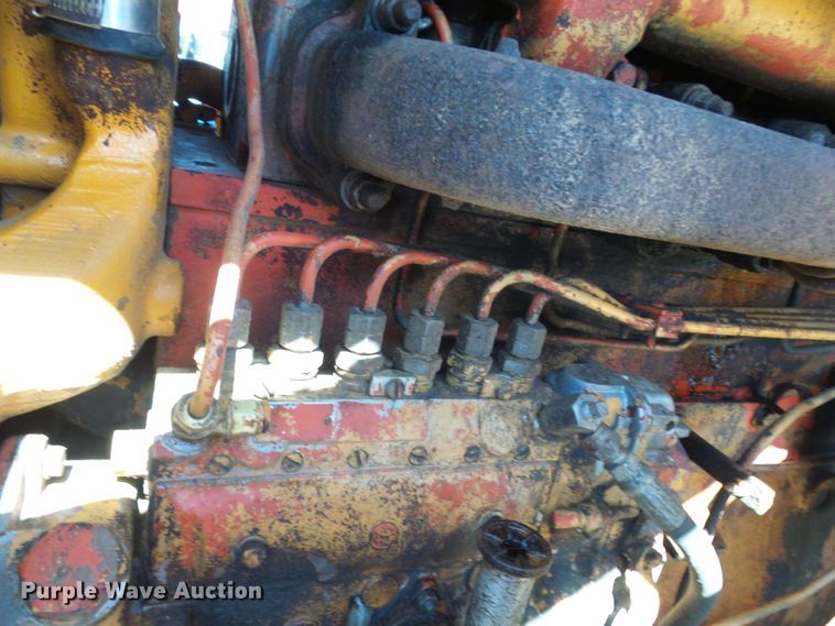 image for item DG5677 1977 Case 1450  crawler loader