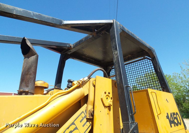 image for item DG5677 1977 Case 1450  crawler loader