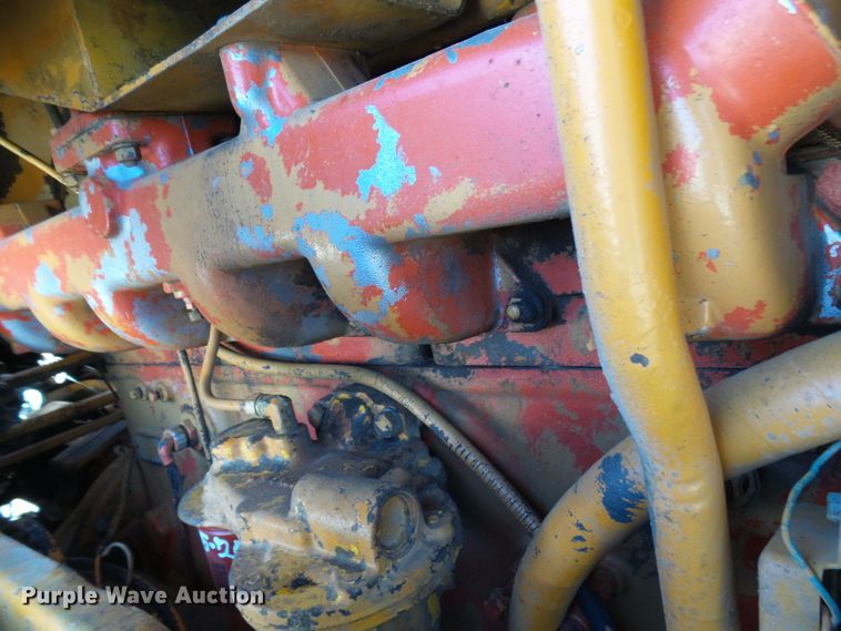 image for item DG5677 1977 Case 1450  crawler loader