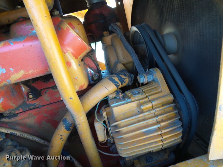 image for item DG5677 1977 Case 1450  crawler loader