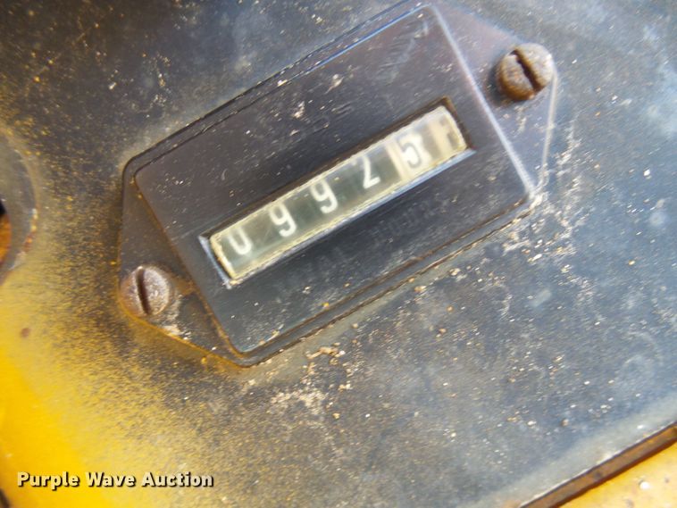 image for item DG5677 1977 Case 1450  crawler loader