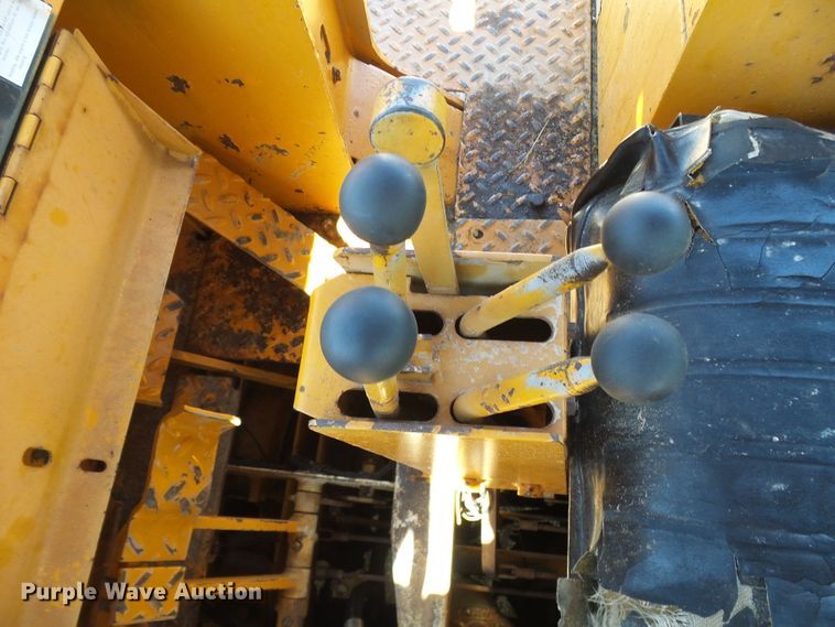 image for item DG5677 1977 Case 1450  crawler loader