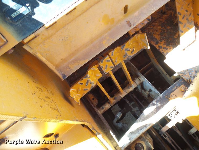 image for item DG5677 1977 Case 1450  crawler loader