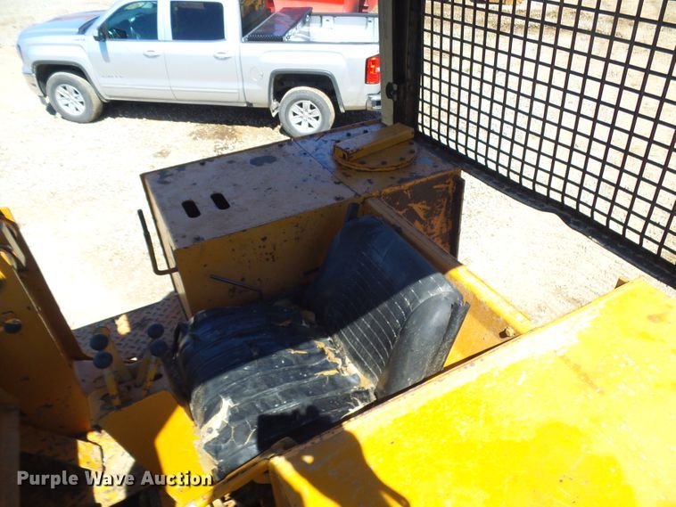 image for item DG5677 1977 Case 1450  crawler loader