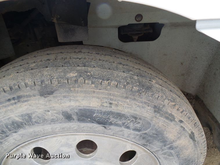 image for item DG5679 1999 International 9200  semi truck