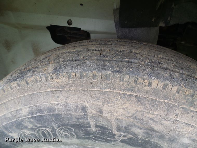 image for item DG5679 1999 International 9200  semi truck