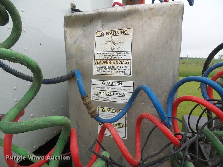 image for item DG5679 1999 International 9200  semi truck