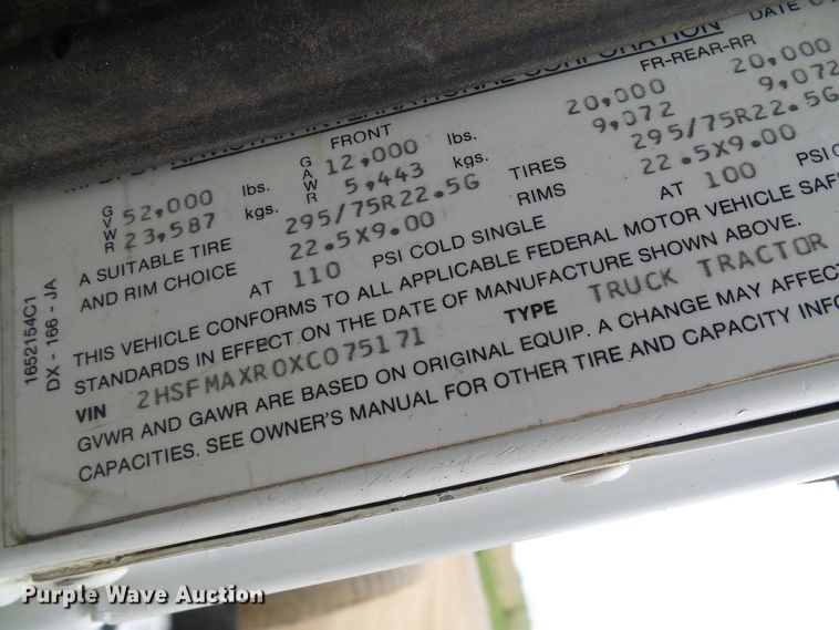 image for item DG5679 1999 International 9200  semi truck