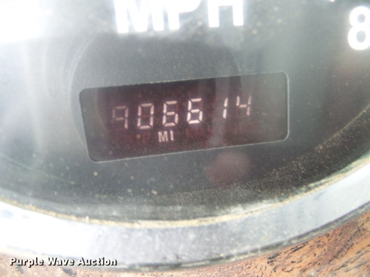 image for item DG5679 1999 International 9200  semi truck