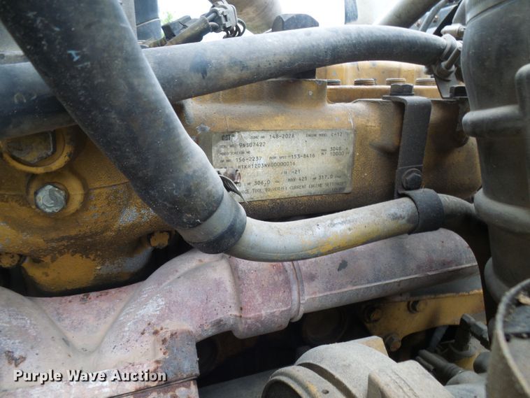 image for item DG5679 1999 International 9200  semi truck